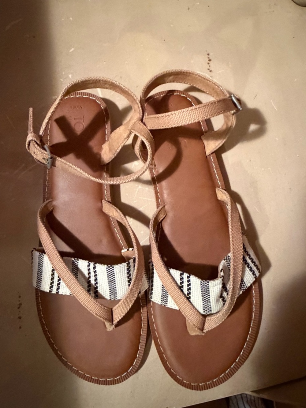 Toms Lexi Thong Sandal Size 8 - Picture 4 of 6